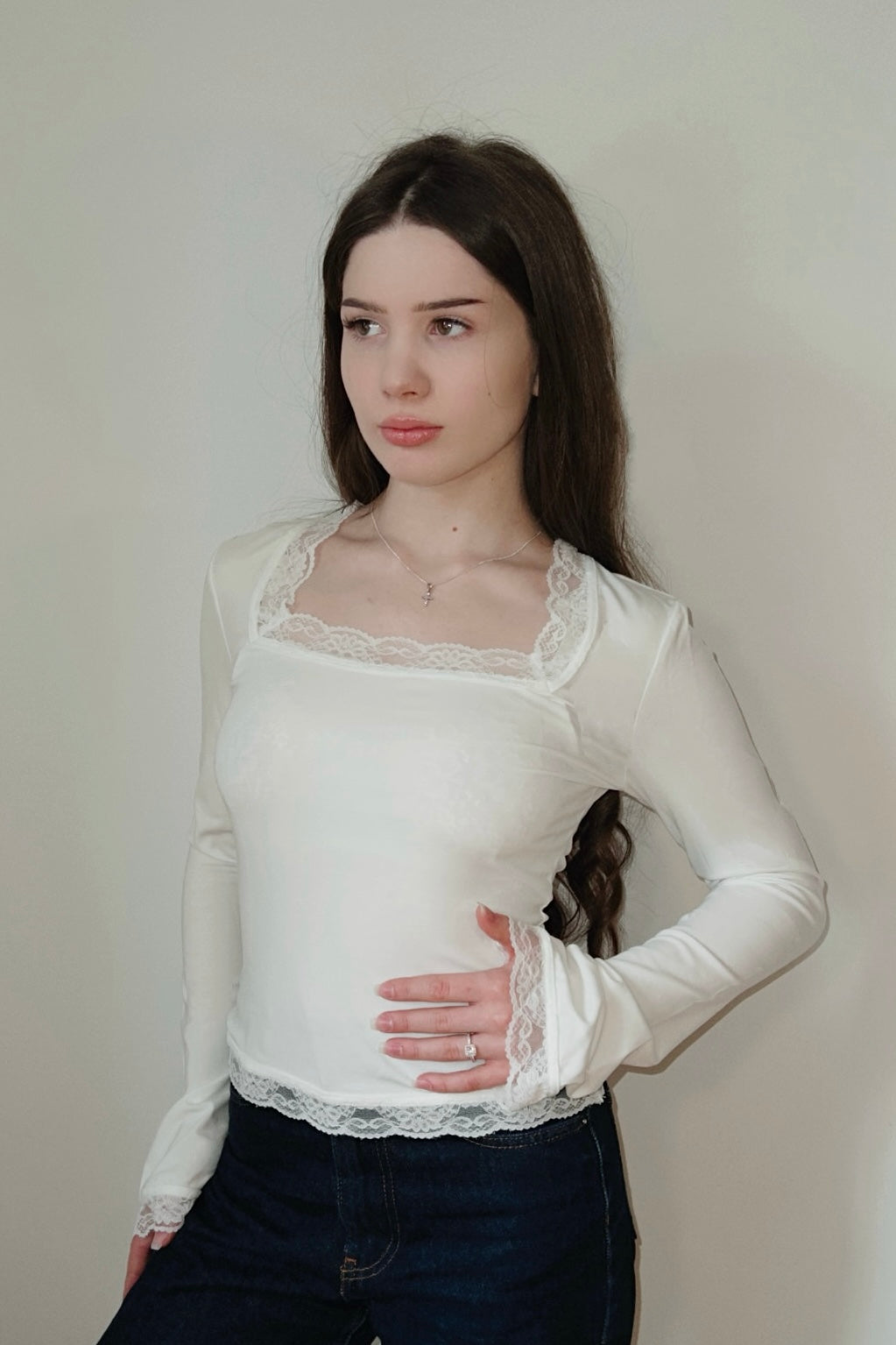 SLIM FIT LACE TOP - WHITE